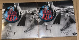 THE BLACK KEYS ** AUTOGRAPHED / SIGNED ** OHIO PLAYERS VINYL LP (NEW) In Hand! - Foto 1 di 3