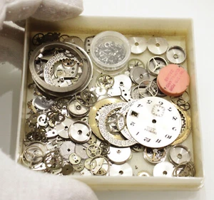 Yema FE 233 Lote/contenedor cientos Relojeros Vintage Reloj Movimiento Piezas - Imagen 1 de 5