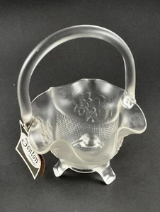 Cesta de vidrio Fenton de tres dedos de uva y diamante en terciopelo de cristal #8438 - Imagen 1 de 10