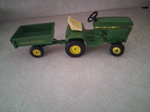 ERTL 1/16 SCALE JOHN DEERE LAWN & GARDEN TRACTOR #591 w/DUMP TRAILER - Picture 1 of 4
