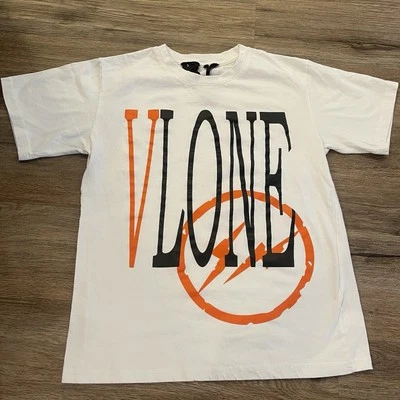 Camiseta Vlone Para Hombre Talla Pequeña Blanca Todo Logo Ropa de Calle Patín Nueva Sin Etiquetas Foto 1 de 4