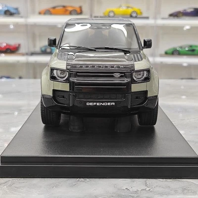 Miniature GT Spirit 1:18 Land Rover Defender ROVER P400 Limited Resin Car Model - Image 1 of 4