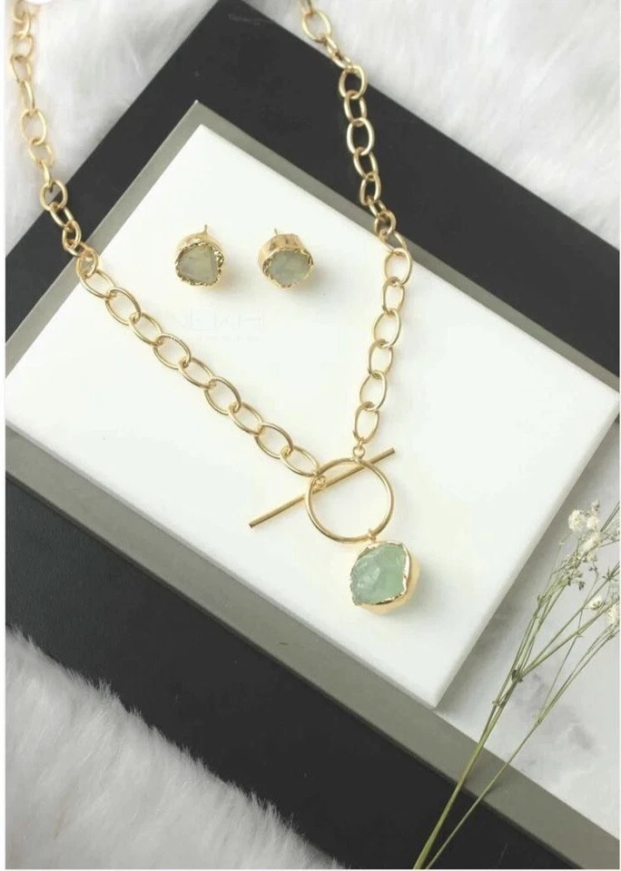 Collar Piedra Verde Natural, Cadena Gruesa Oro Con Pendientes. Foto 1 de 1