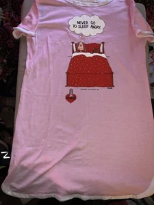 Vintage 1980 CATHY Comics Pajama Sleep Shirt “Never Go To Sleep Angry” Small - Picture 1 of 3