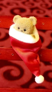Avon Vintage 1984 Bear Flocked in Santa Hat Christmas Brooch - Picture 1 of 4