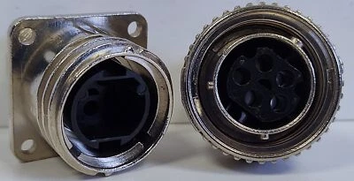 TE Connectivity 208718-1 and 208719-1 5 Position Circular Cable Connector Set - Image 1 of 4