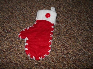 7" gehäkelt rot & weiß Weihnachten Fäustling Ornament mit rotem Knopf Akzent - Bild 1 von 2