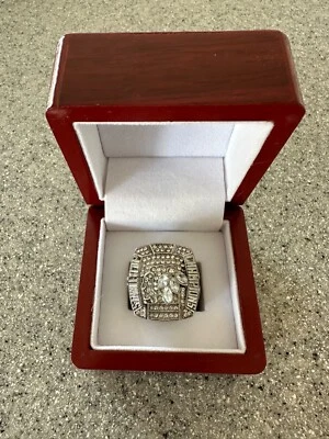 Réplica anel de hóquei Chicago Blackhawks 2010 Stanley Cup/NOVO em caixa de madeira/DEDOS - Imagem 1 de 4