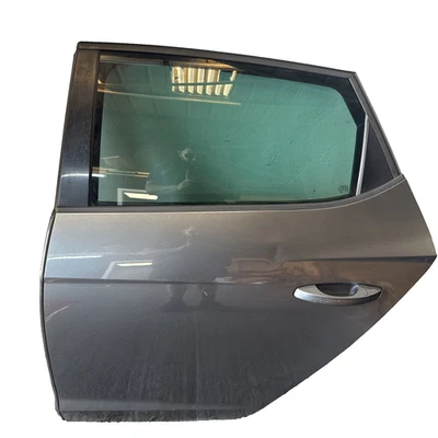 Seat Leon FR 2015 puerta trasera del pasajero en gris LX7R W PDC Foto 1 de 4