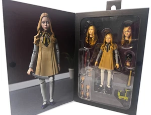 Figura de acción NECA M3GAN Ultimate 7” película de terror coleccionable 3 cabezas + armas - Imagen 1 de 8