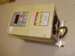 Toshiba VFS7S-2004PY-EU Frequenzumrichter Inverter 1,2kVA 3PH 0,4kW Stromwandler - Bild 1 von 4