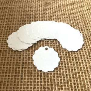 Papier Anhänger 3,5cm weiß Blume Geschenkanhänger Etiketten Geschenke Deko - Bild 1 von 1