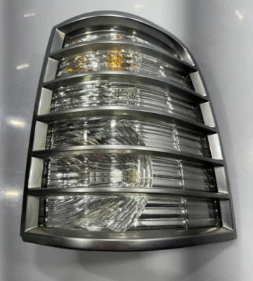 Luz trasera derecha Mercury Mountaineer Passenger 2006-2010 P/N 8L94-13B504-A Foto 1 de 4