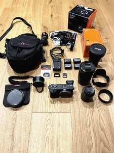 Sony a6300 mit Sony 18-105mm G F4, Sigma 60mm F2.8, Meike mk-ew77 + Zubehörpaket - Bild 1 von 19