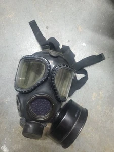 Old School Army Gas Size Small Fast Shipping mask M40/42 - Picture 1 of 10