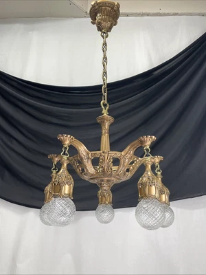 RESTAURADO Antiguo De Colección Art Deco Araña Ornamentada Hollywood Regency 5 Brazos Dorado Foto 1 de 4