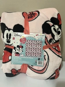 Disney Plush Mickey Mouse and Minnie Mouse Full/Queen With Conversation Hearts - Picture 1 of 3