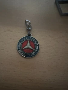 VINTAGE MERCEDES-BENZ KEYCHAIN 1981 KEYRING KEY HOLDER W 116 124 123 140 - Picture 1 of 2