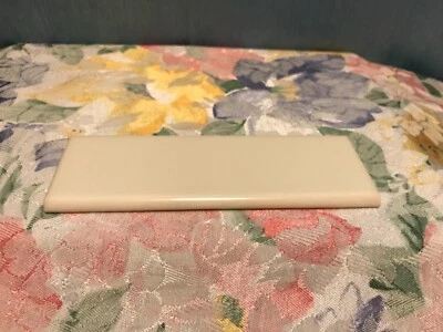 Difícil de encontrar Azulejo Bullnose Vintage beige 6 x 2 borde de cerámica brillante, Incepa Brasil Foto 1 de 4