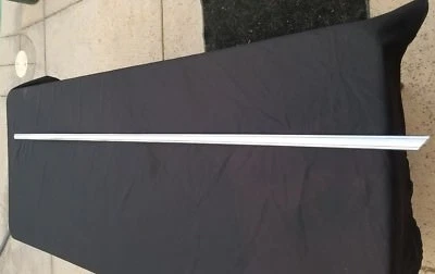 Lincoln Continental Peak Crown 1966-1969 moldura lado pasajero trasero Foto 1 de 4