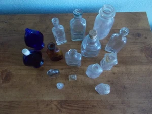 Konvolut 15 gemischte ~ kleine Vintage Glasflaschen Gläser ~ braun Klarglas - Markenware - Bild 1 von 7