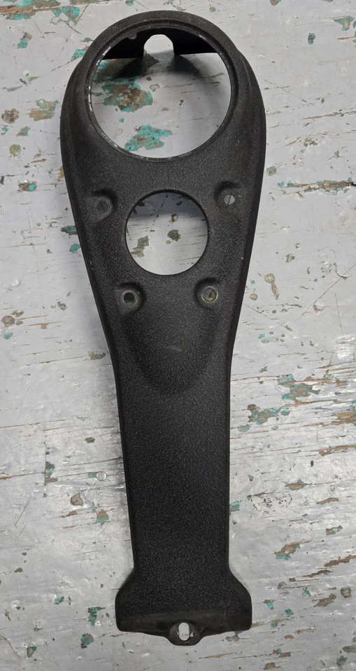 HARLEY DAVIDSON 2007 DYNA WIDE GLIDE INSTRUMENT GAUGE COVER - Image 1 of 4