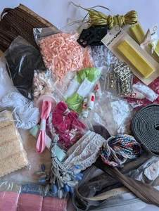 LOTE DE TRABAJO #69: hilos vintage, cinta, encaje, lazos, cremalleras y más - Imagen 1 de 8