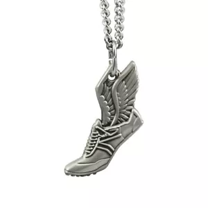 Herren Antik Finish geflügelte Schuh Halskette - Phil 4:13 Schilde der Stärke - Bild 1 von 3