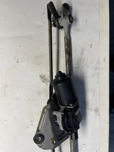 2005-2007 Jeep Cherokee Windshield Wiper Motor Transmission OEM 55156313AB - Picture 1 of 4