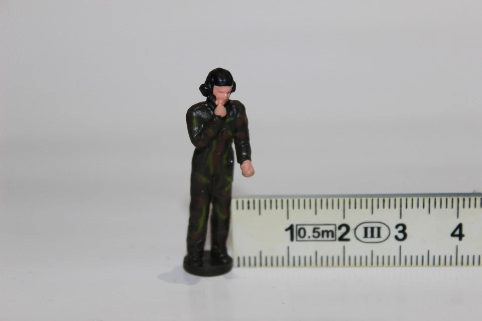 Tank Commander Olive Command Figure Driver Figure 1:50 NEW - Image 1 of 2
