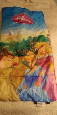 Saco de dormir para niños princesa Disney. Con Bella, Cenicienta y la Bella Durmiente. Foto 1 de 2