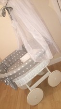 round moses basket with drapes