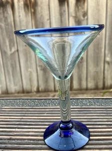 Mundgeblasen Kobaltblau Rand Martini Glas Handwerk Recycling Glas Barware Mexiko - Bild 1 von 6
