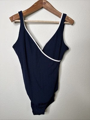 Traje de Baño Nautica Una Pieza Azul Cable Texturizado, Talla 16 Taza Suave Foto 1 de 4