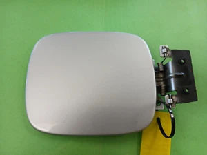 2002 - 2007 SATURN VUE GAS FUEL FILLER DOOR SEBRING SILVER METALLIC - Picture 1 of 2