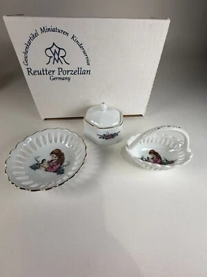 Madame Alexander Reutter Porzellan Set Of Saucer, Sugar Pot And Candy Dish - Image 1 of 4