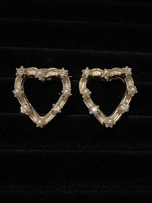 Винтажный набор золотистых булавок на лацканы в форме сердца прозрачные стразы искусственный жемчуг 1 дюйм - Изображение 1 из 3