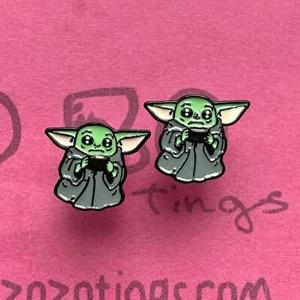Star Wars Baby Yoda 'The Drink' Metal Stud Earrings - Picture 1 of 1