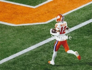 Impresión de póster de fútbol americano Bryant Wesco Jr Clemson Tigers 8x10 BW1 - Imagen 1 de 1