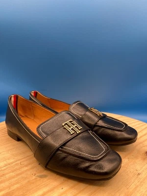 Tommy Hilfiger Loafers TWTRUDIY2 Women's Sz 8.5M Black Leather Gold Logo Slip On - Image 1 of 4