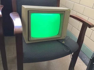 Vintage Apple II Monitor 13" A2M2010 Green Phosphor - Picture 1 of 3