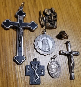 MIXED LOT 7 RELIGIOUS CATHOLIC CROSS MEDALS SAINTS etc all pictured - Picture 1 of 1