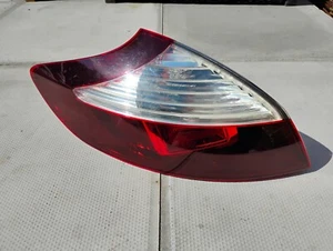 RENAULT MEGANE III SCHRÄGHECK NS BEIFAHRER RÜCKLEUCHTE LINKS AUSSEN 265550548R Bj 2015 - Bild 1 von 8