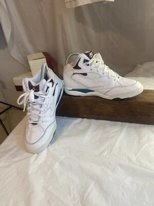 Women's Nike Air Vintage White Lace Up Tennis Shoes-SIze 8.5-Great Cond - Picture 1 of 9