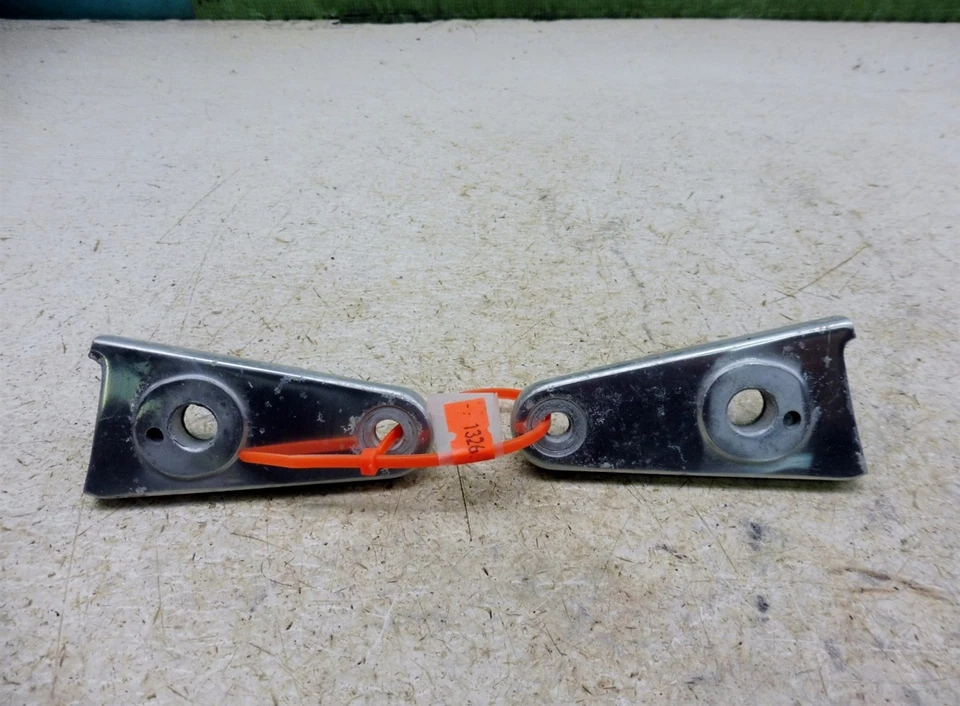 Honda V65 Magna VF1100 H1326 1985. Suportes de montagem de faróis de seta frontal - Imagem 1 de 1