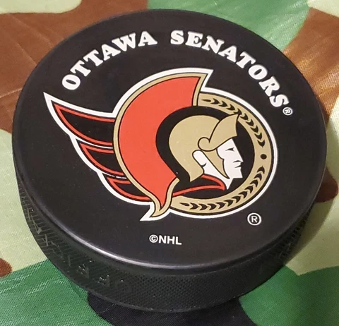 OTTAWA SENATORS NHL VINTAGE PUCK VEGUM & INGLASCO MFG. MADE IN SLOVAKIA 🇸🇰 Cover