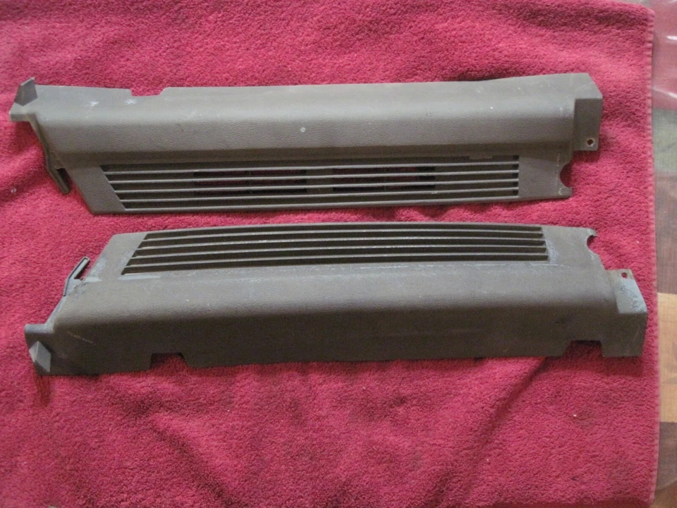 71-73 Buick Riviera Paquete Trasero Bandeja Estante Borde Plástico Descongelación Ventilación Derecha Derecha Foto 1 de 4