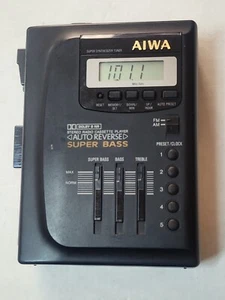 VINTAGE AIWA HS-T65 WALKMAN FM/AM LETTORE CASSETTE STEREO PARTI/RIPARAZIONE B1.10 - Foto 1 di 5