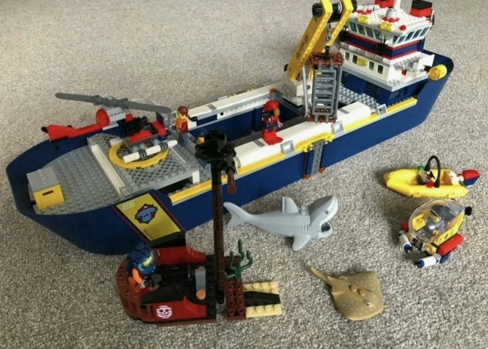 LEGO City 60266 Undersea Exploration Vessel Sea Expedition 100% W/Instructions - Image 1 of 3