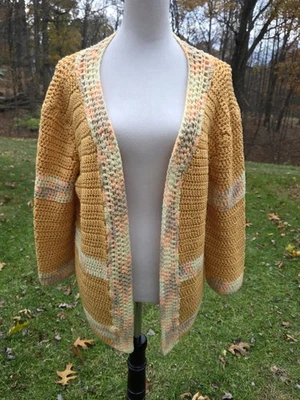 Cárdigan de ganchillo hecho a mano - grueso tejido, suéter de frente abierto con rayas grande Foto 1 de 4